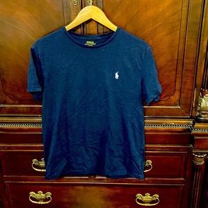 Medium men’s polo tee